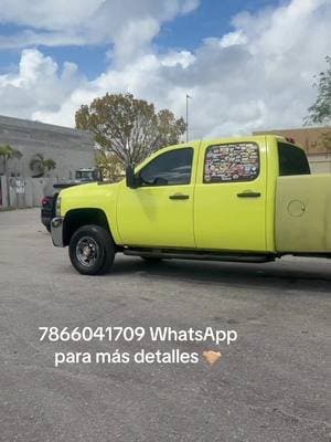 Chevrolet Silverado 2009 – Especificaciones y condición Año: 2009 Modelo: Chevrolet Silverado Configuración: Cabina doble (4 puertas) Caja: 8 pies (long bed) Tipo: Pickup tamaño completo Mecánica Motor: Versión sin AFM (Active Fuel Management), configuración reforzada utilizada en unidades de bomberos. Transmisión: Nueva, instalada por dealer con garantía de 30,000 millas. Relación de transmisión: Relación larga (mejor para carretera y carga constante). Kilometraje 100,000 millas Mantenimiento reciente Bobinas nuevas Bujías nuevas Amortiguadores nuevos Amortiguador de dirección nuevo Parte del sistema de dirección reemplazado Correas nuevas 4 neumáticos con aproximadamente 10,000 millas de uso Exterior Color amarillo (pintura profesional, no vinilo) Sin óxido Interior Tapicería de cuero Estado general Vehículo proveniente del departamento de bomberos Mecánicamente en excelente estado Listo para uso inmediato.